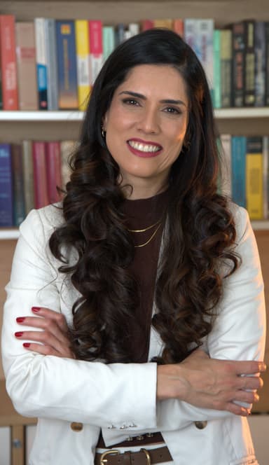 Retrato de Adriene Silveira Hassen
