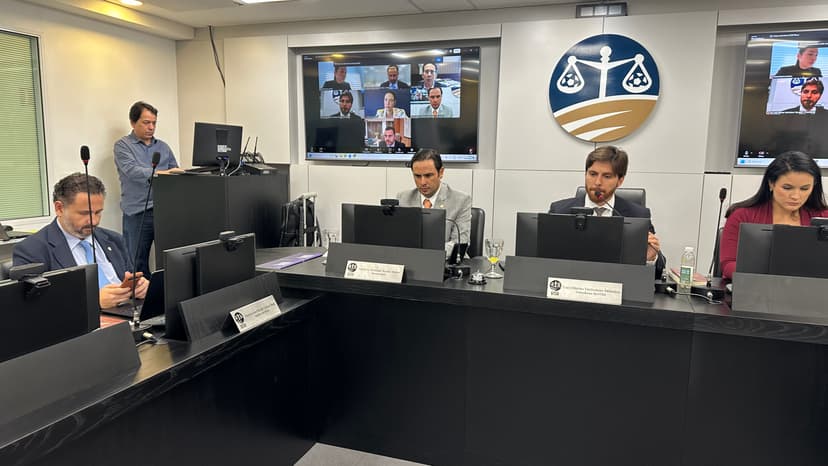 Pleno desclassifica conduta, mas mantém suspensão a técnico do Cuiabá