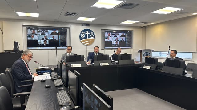 STJD suspende Carlos Cuesta e multa Vasco e Inter