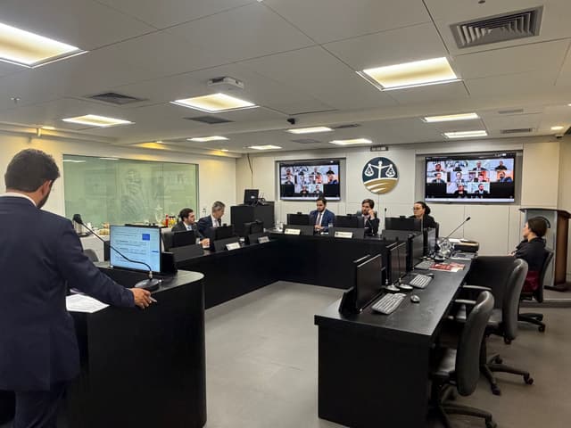 Pleno confirma punição de uma partida ao técnico Cuca